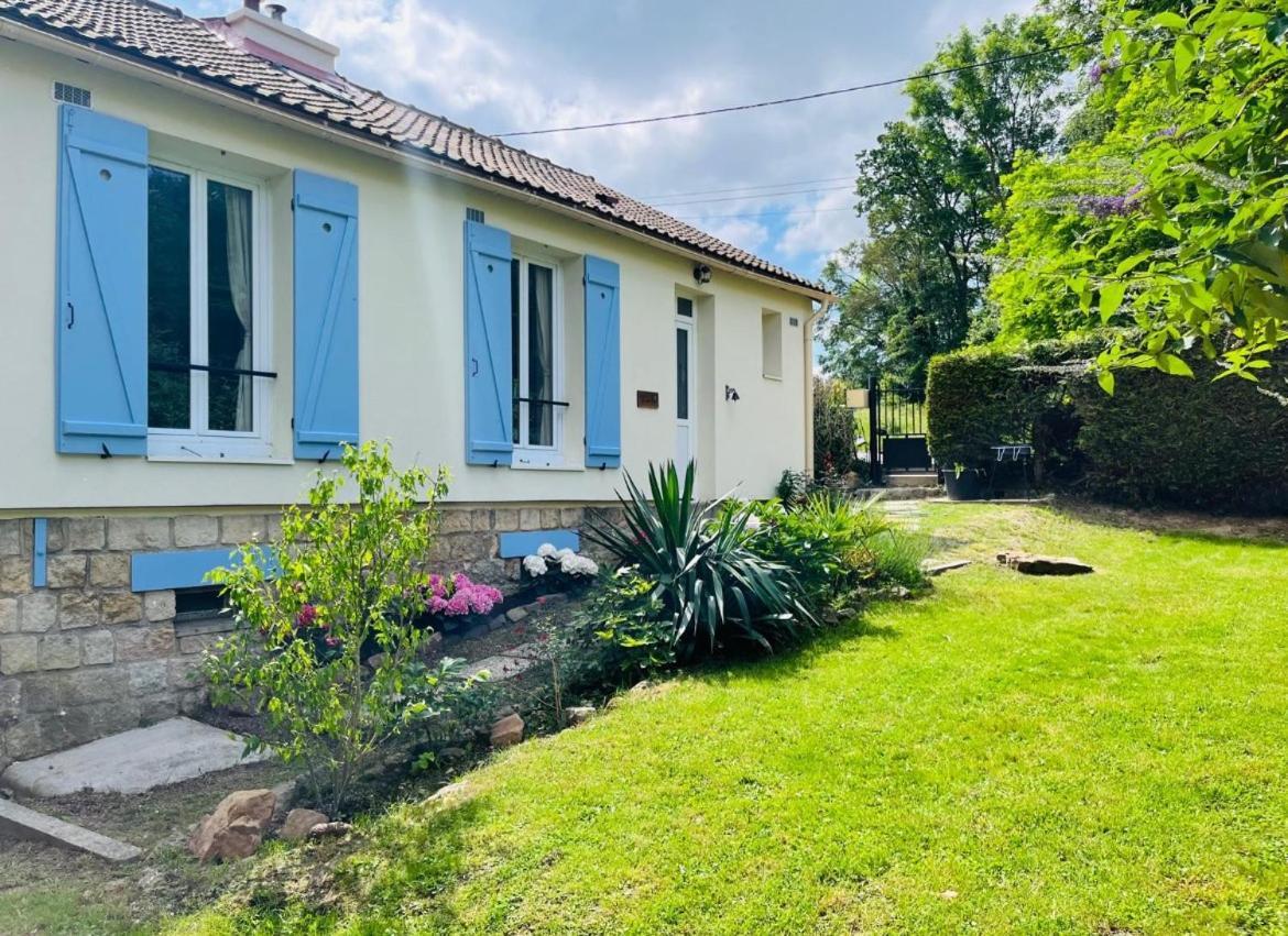 Les Volets Bleus Villa Parmain Exteriör bild
